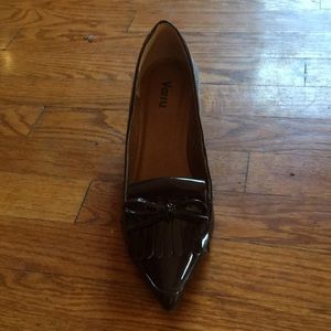 Mauve patent leather pumps